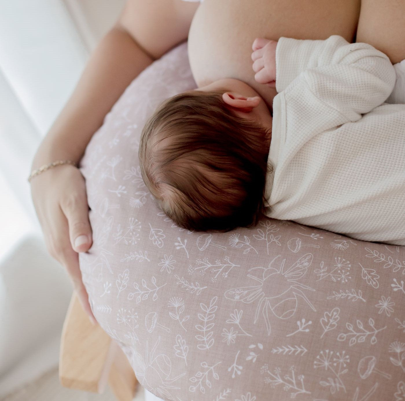 Feeding Pillow Set | Bee Kind