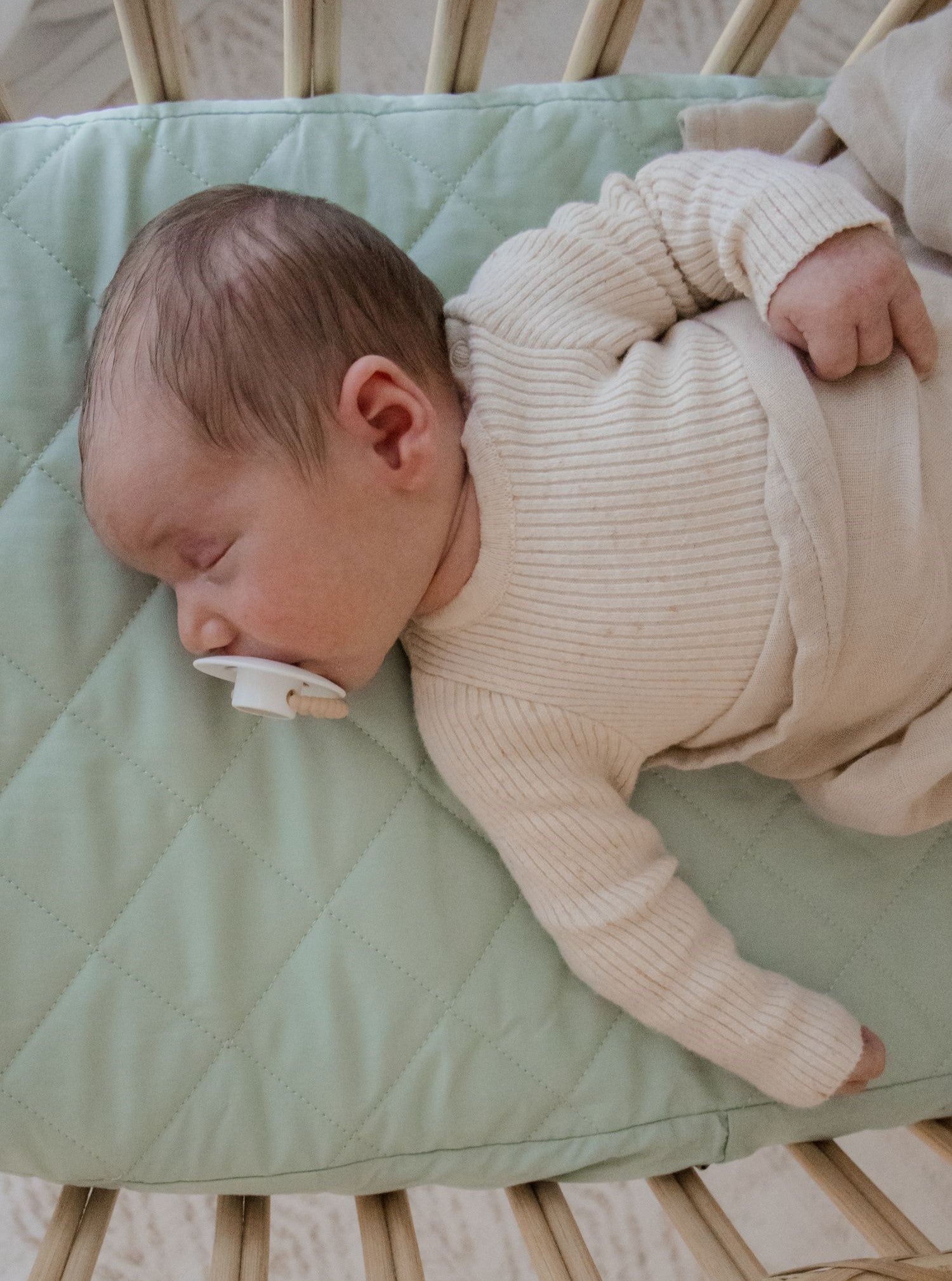 Small Oval/Moses Fitted Waterproof Sheet | Fern