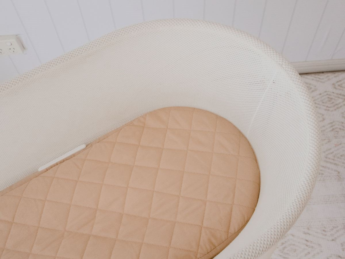 Small Oval/Moses Fitted Waterproof Sheet | Nude