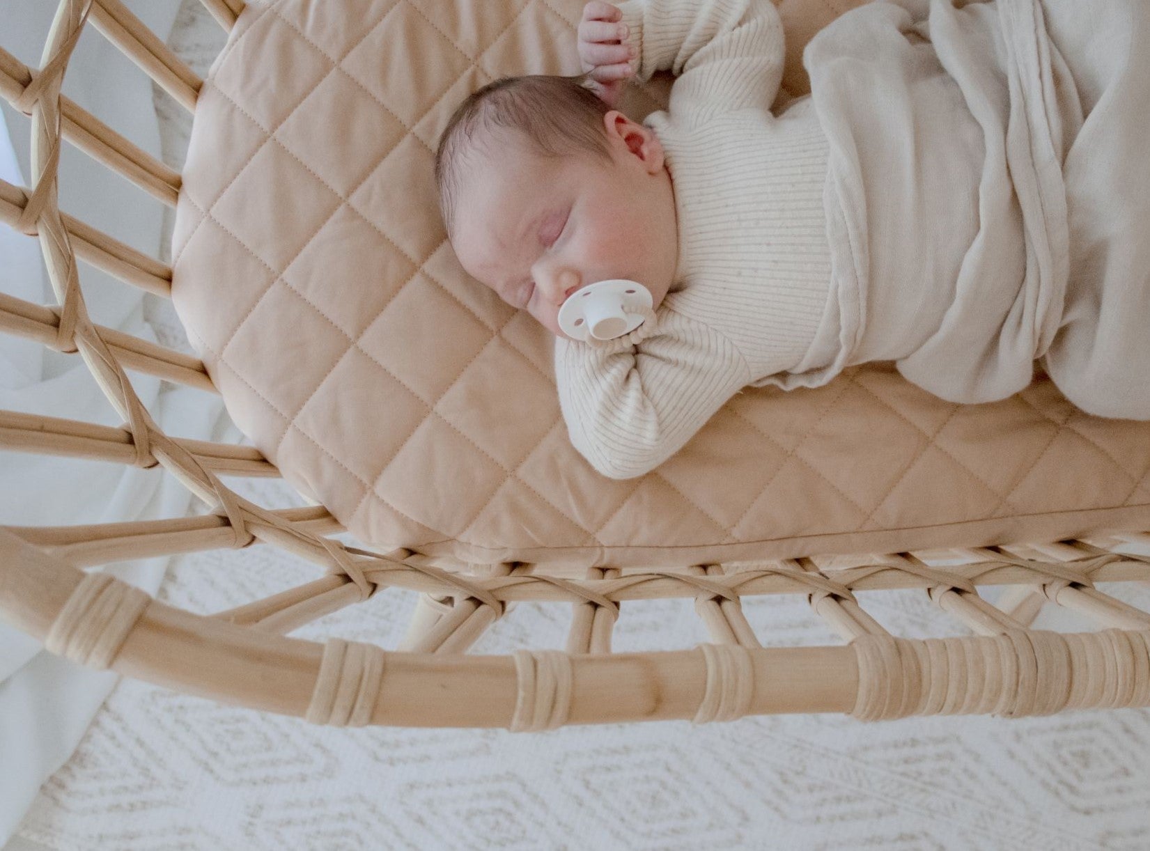 Small Oval/Moses Fitted Waterproof Sheet | Nude
